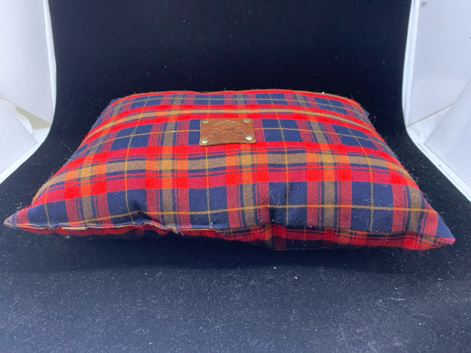 RED PLAID RECTANGLE PILLOW.
