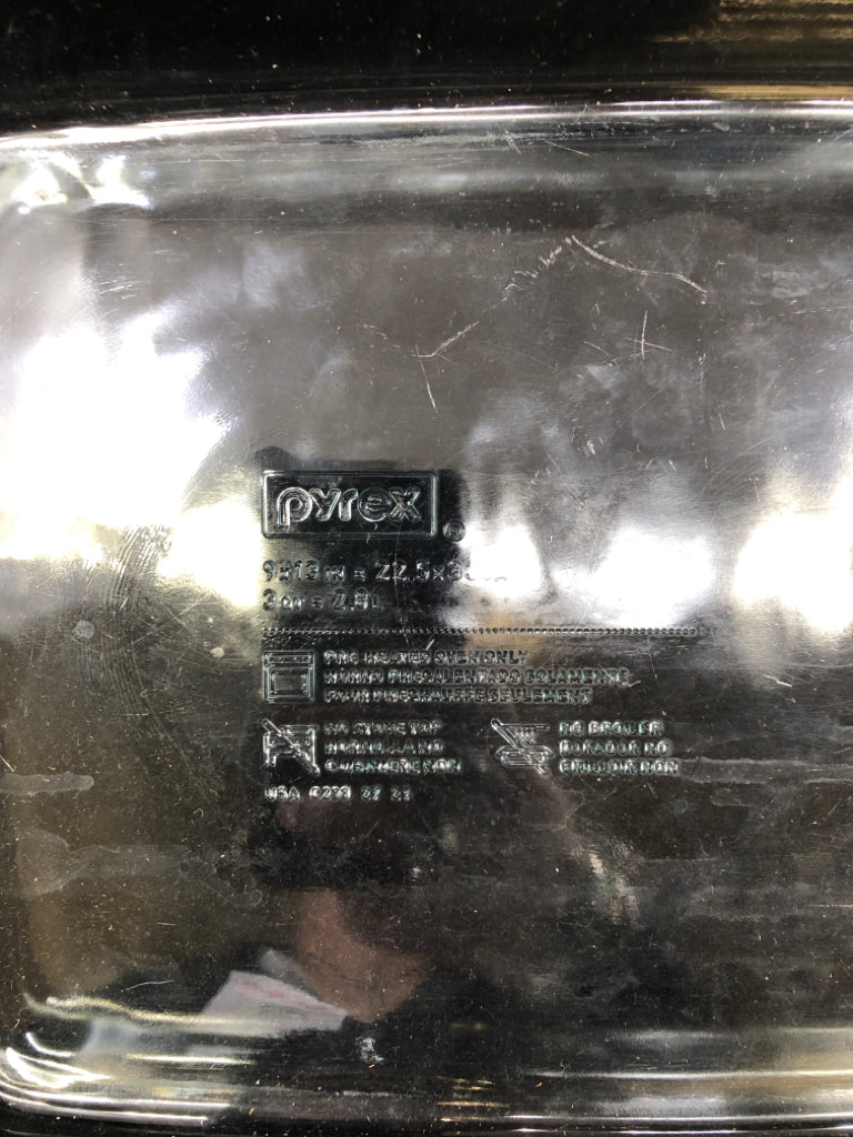 PYREX CLEAR GLASS CASSEROLE DISH.