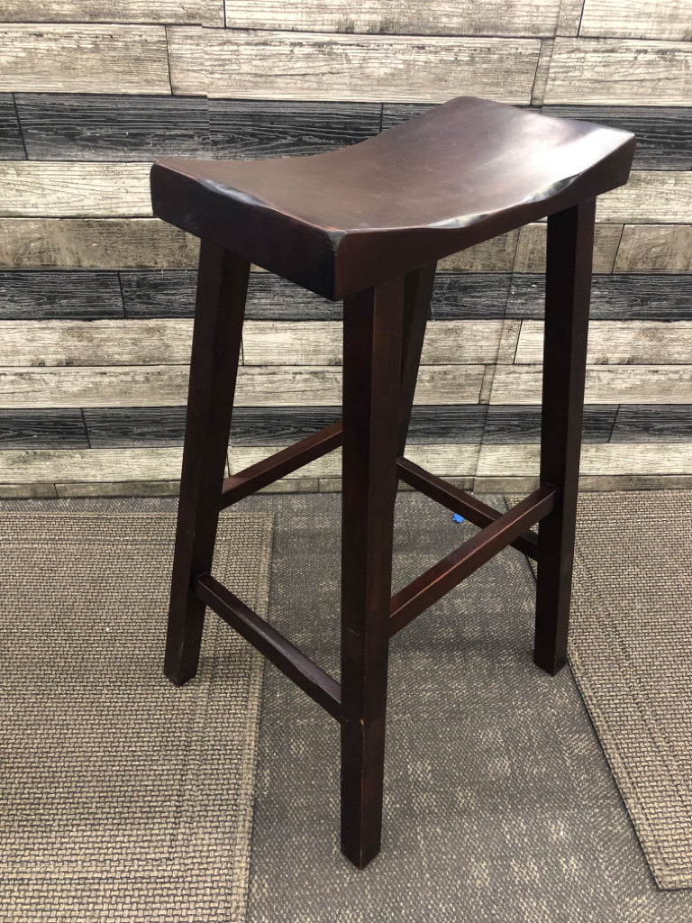 DARK WOOD TALL SADDLE STOOL.