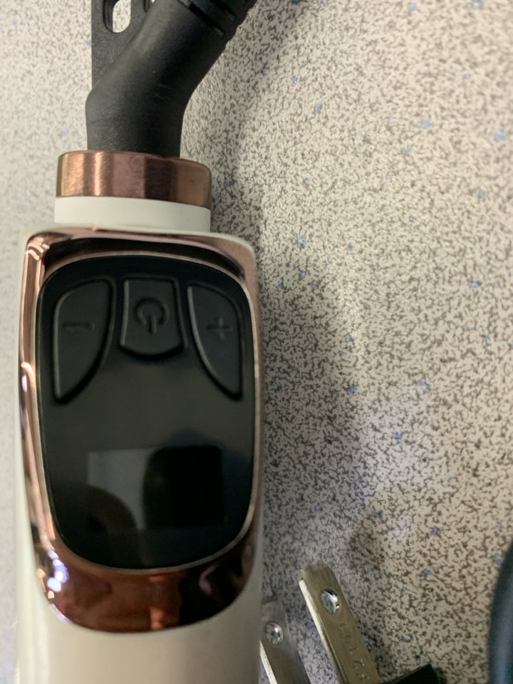 GEM 1" DIGITAL STYLING IRON.