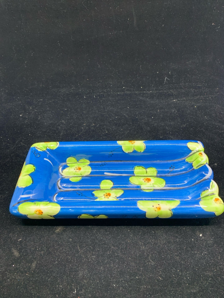 BLEU AND GREEN FLORAL SOAP DISH.