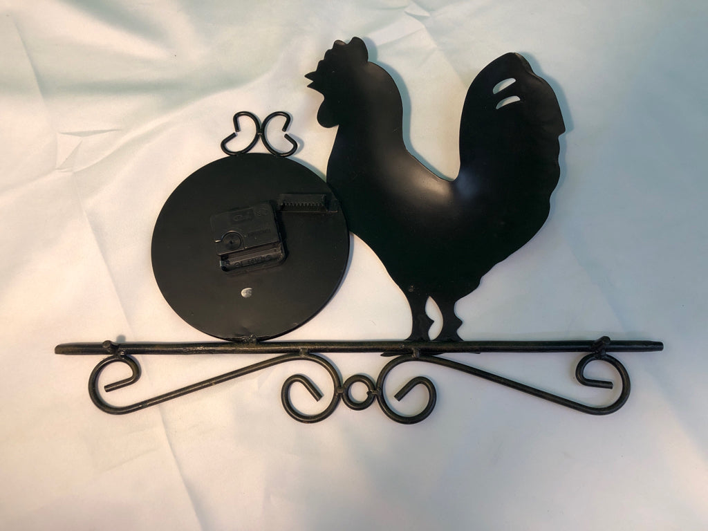 METAL WALL HANGING ROOSTER W/ CLOCK.