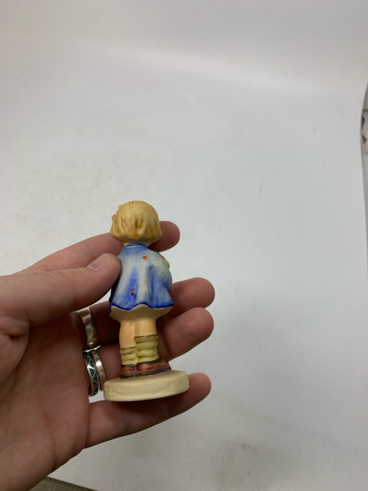 VTG HUMMEL "GIRL WITH NOSEGAY FLOWERS FIGURINE #239.