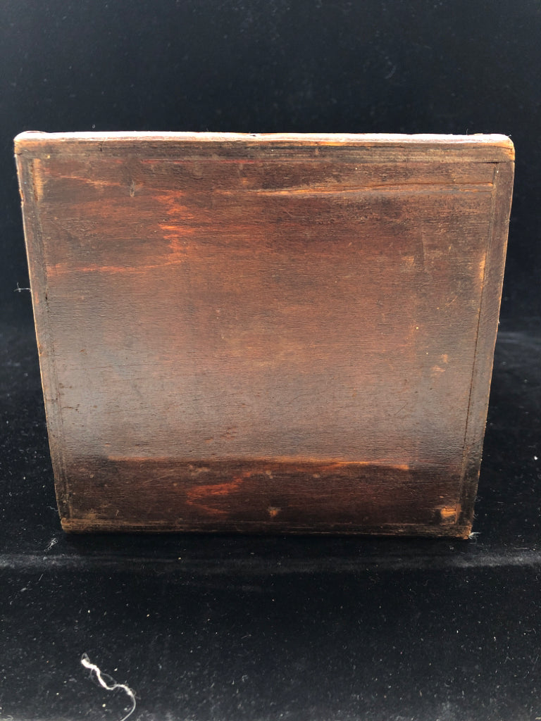 WOOD WINE BOX W/FAUX LEATHER HANDLE.