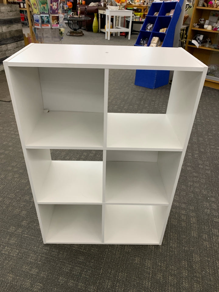 WHITE 6-SLOT CUBBIE.