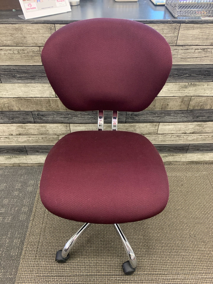 MAROON CUSHION W SILVER BASE SPINNING ADJUSTABLE OFFICE CHAIR.