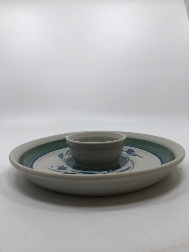 BLUE/GREEN LEAF DESIGN STONEWARE DIP PLATTER.