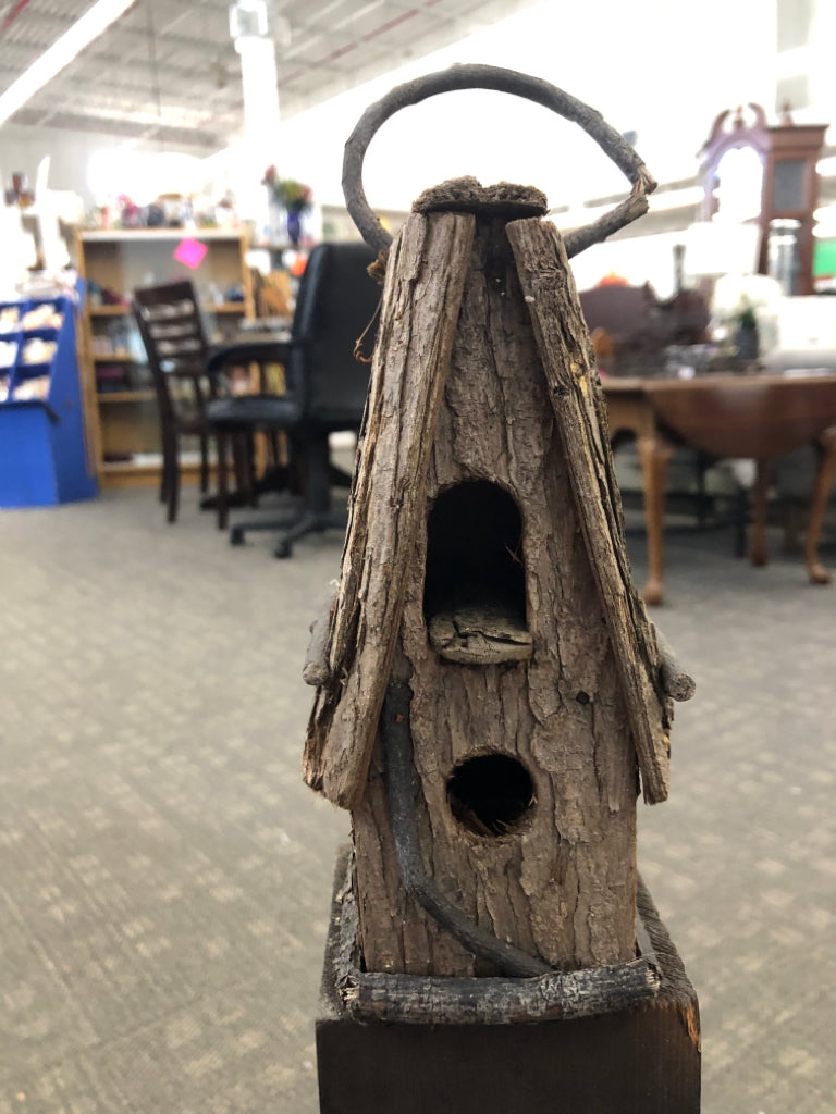 PRIMITIVE BIRDHOUSE ON POST W/BLACK BERRIES.