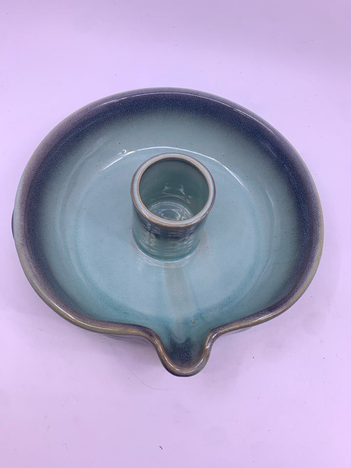 TEAL W BLUE RIM POTTERY CHICKEN ROASTER.