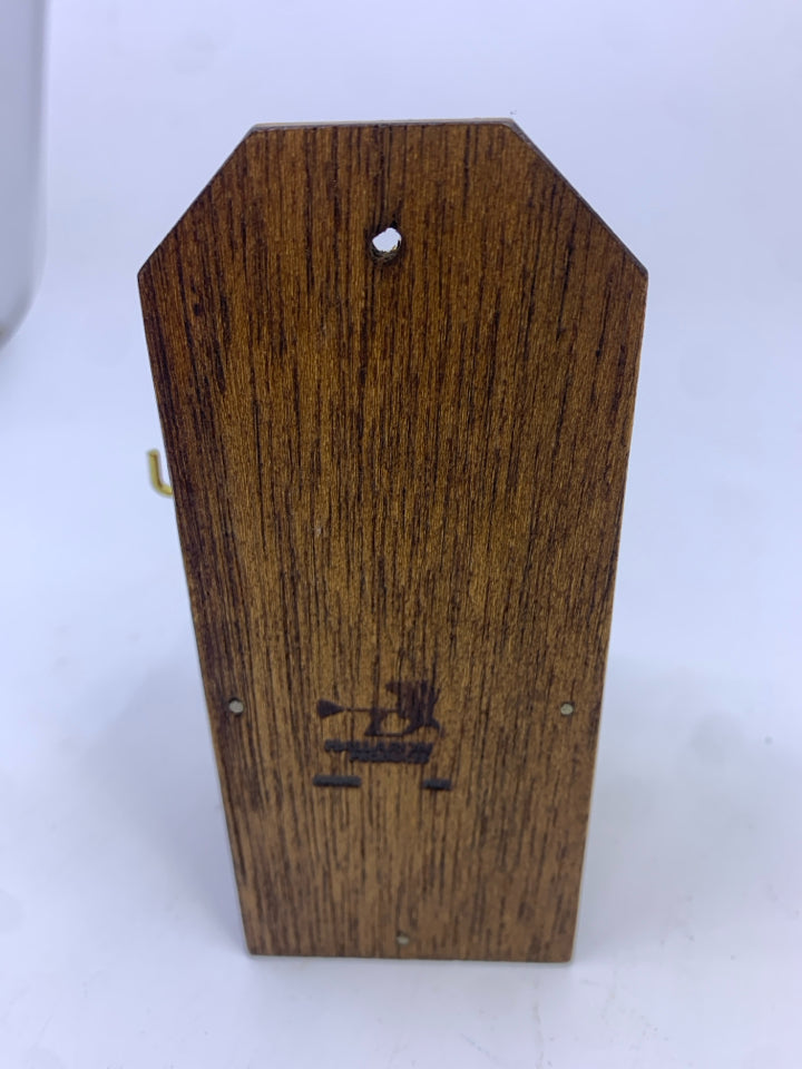 VTG PRIMITIVE WOOD CANDLE BOX W ATTACHED FLINT.