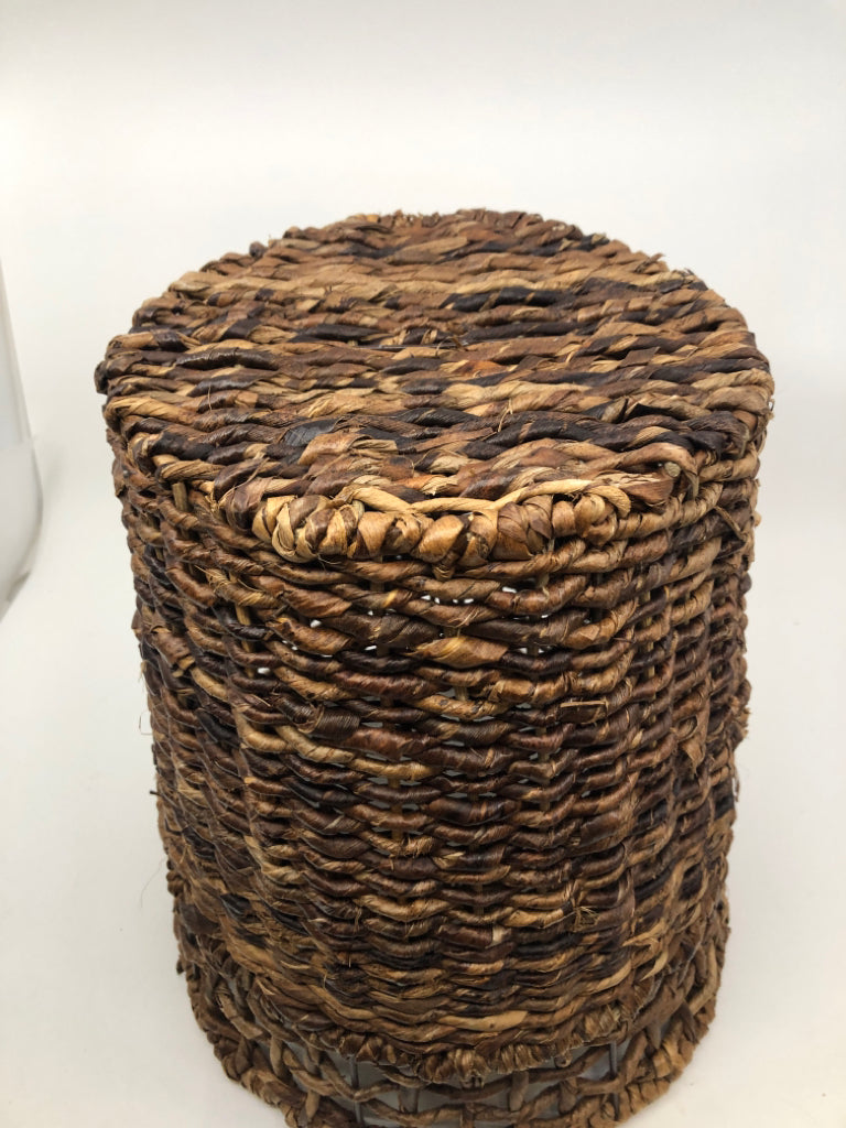 DARK WOVEN BASKET TRASH BIN.