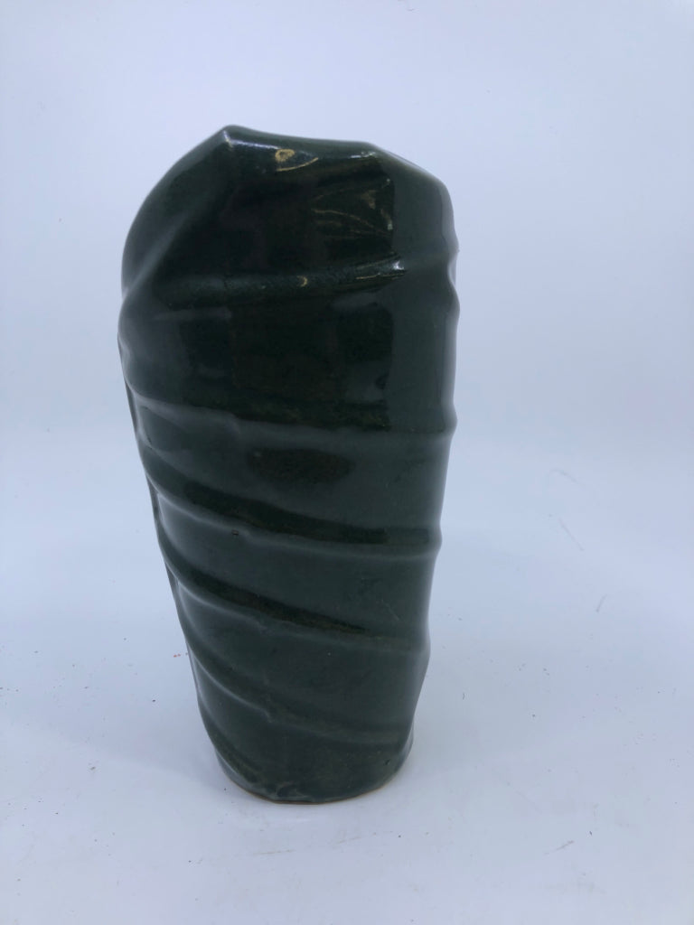 GREEN RIBBED CERAMIC VASE.
