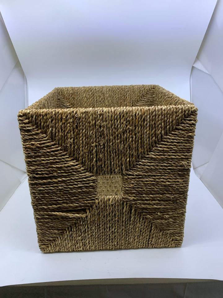 SQUARE ROPE WOVEN CUBE STORAGE BASKET.