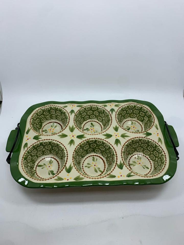 TEMPTATIONS 6CUP CERAMIC MUFFIN PAN W/STAND.