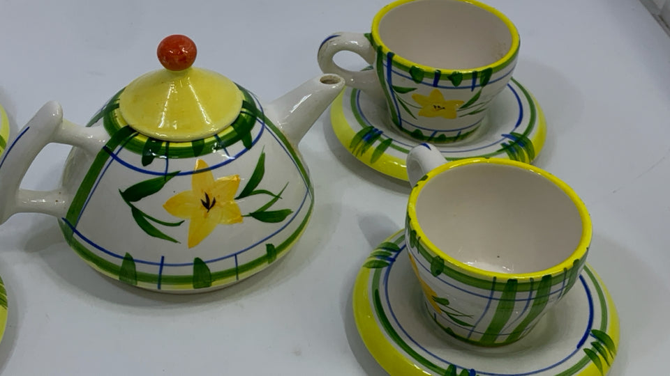 9PC YELLOW FLOWER/GREEN STRIPE TEAPOT AND CUP SET.