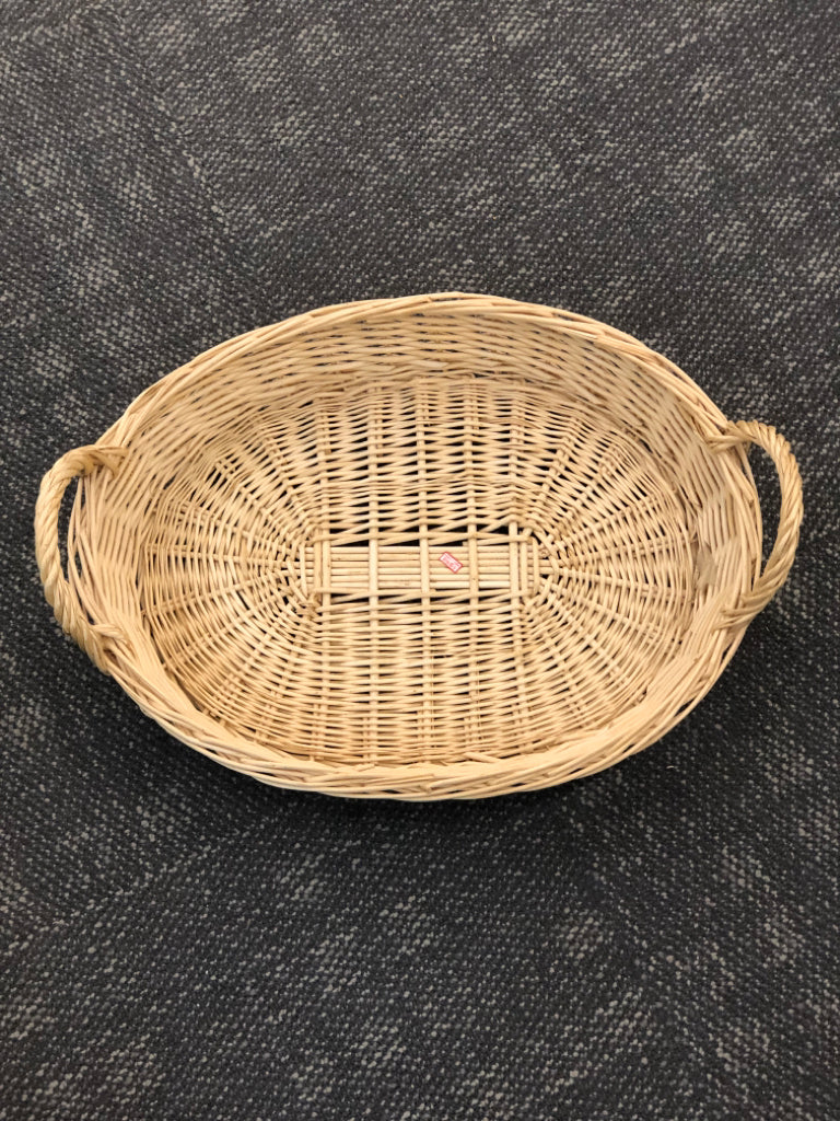 OVAL WICKER TRAY W/HANDLES.