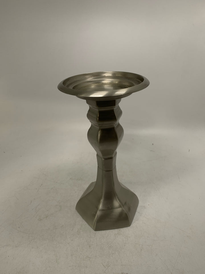 HEAVY BRASS PILLAR CANDLE HOLDER.