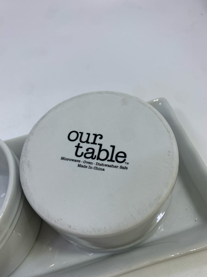 4 PC 3 CERAMIC CUPS W/TRAY OUR TABLE.