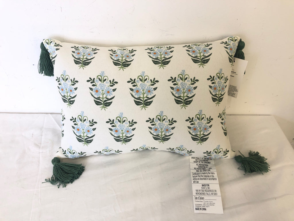 NEW OUTDOOR PILLOW BLUE FLOWERS+GREENERY WHITE BACKGROUND GREEN TASSELS.