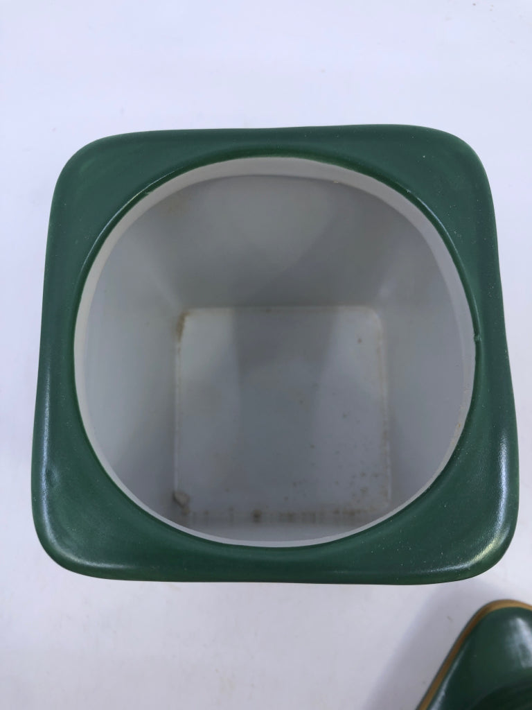 NIB GREEN SANTA STONEWARE CANISTER WITH LID.