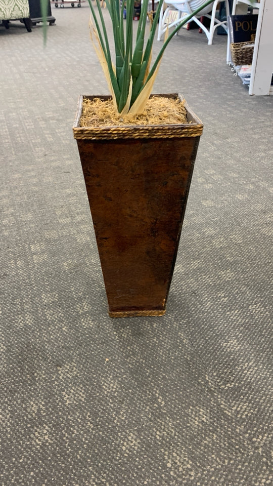 FAUX PALM PLANT IN BROWN RECTANGULAR POT.