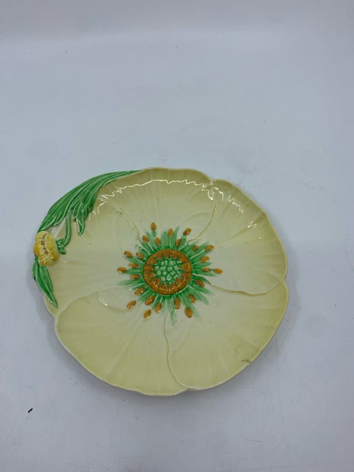 VTG YELLOW FLOWER DISH.