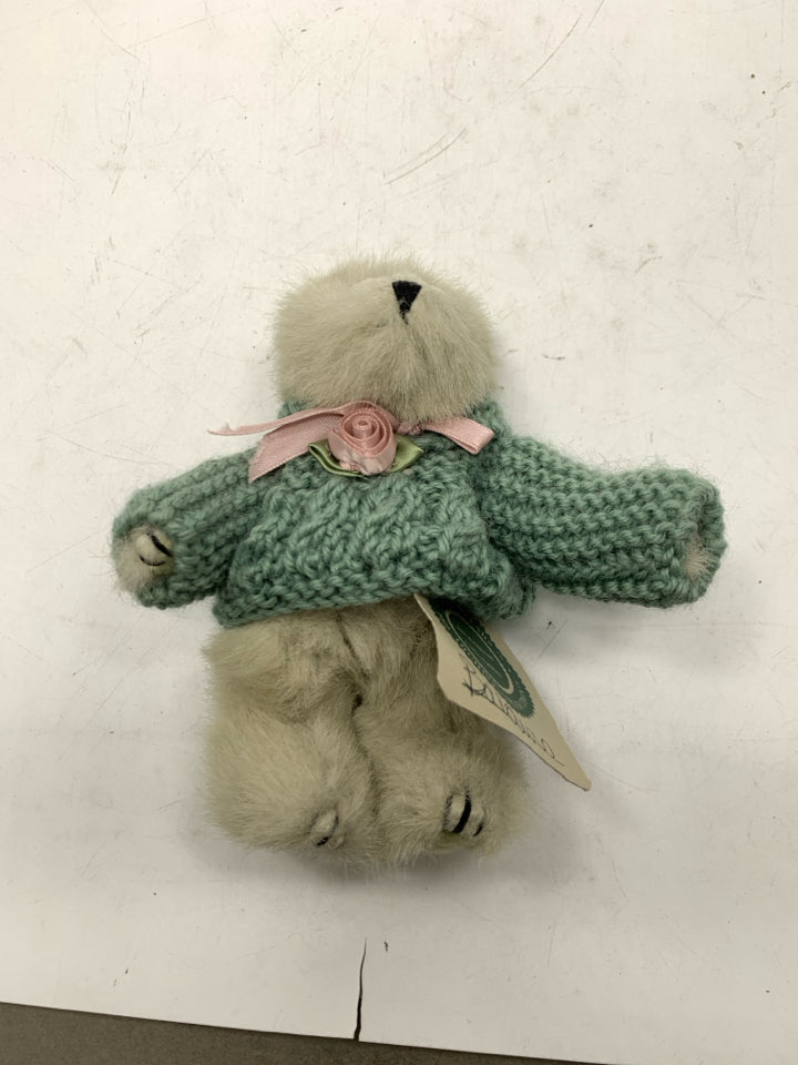 SMALL WHITE BEAR W/ GREEN SWEATER BOYDS BEAR.