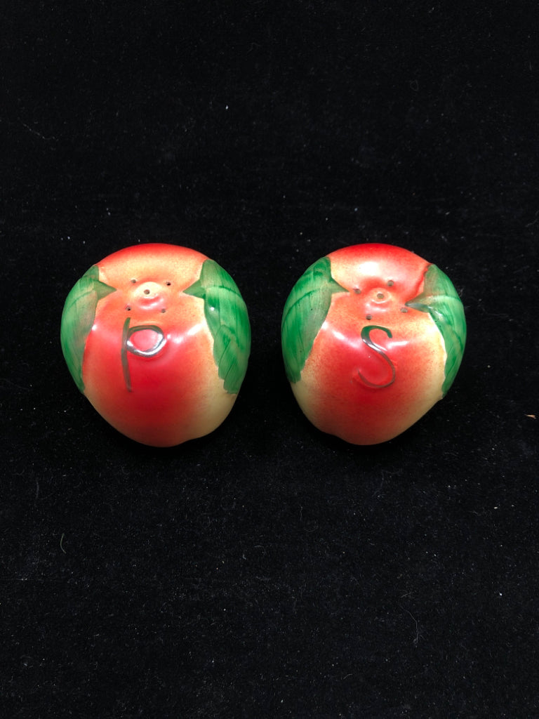 VTG CERAMIC APPLE SALT/PEPPER SHAKERS.