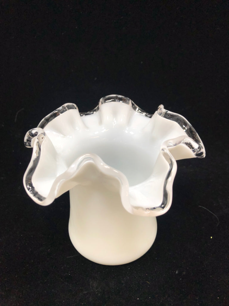VTG WHITE TOP HAT RUFFLED GLASS VASE.