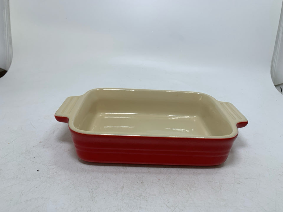 SMALL RECTANGLE STONEWARE BAKING DISH 10-42.