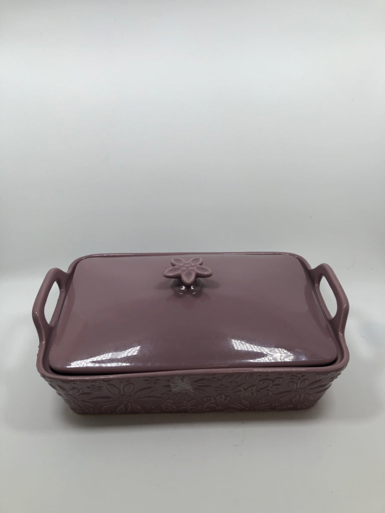 TEMPTATIONS PURPLE BAKING DISH W/LID.