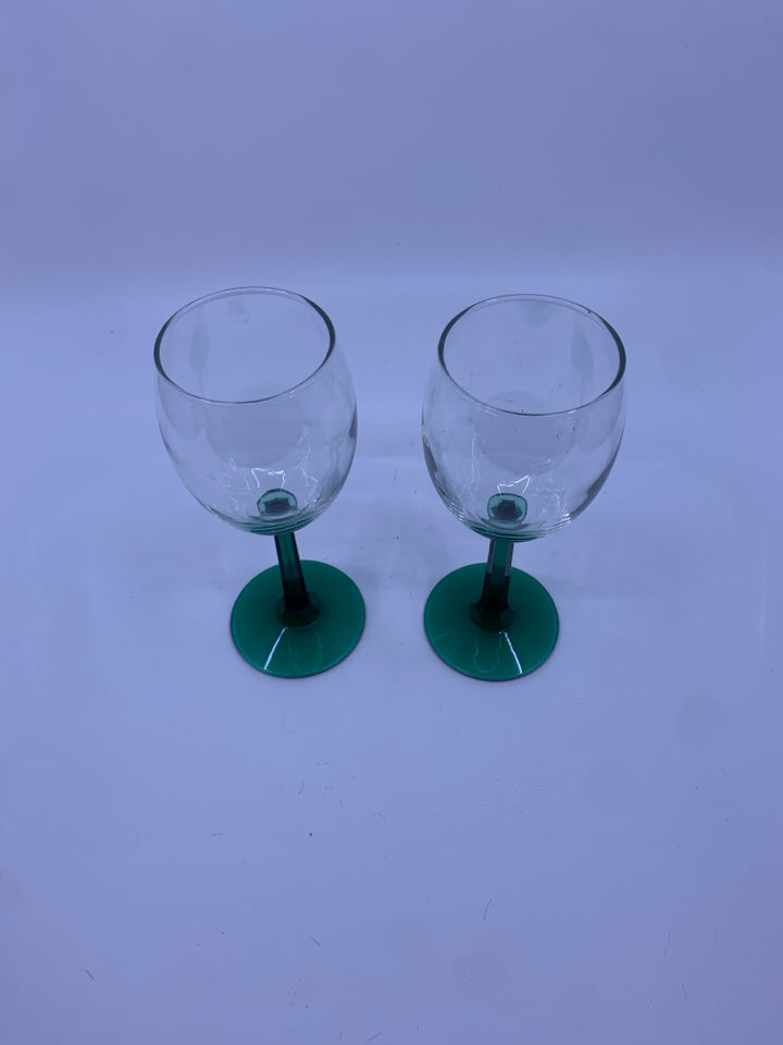 2 GREEN STEM WINE GLASSES.