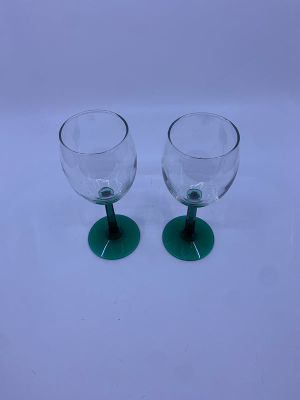 2 GREEN STEM WINE GLASSES.