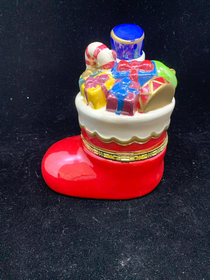 STOCKING MUSIC BOX W/MOVING SANTA.