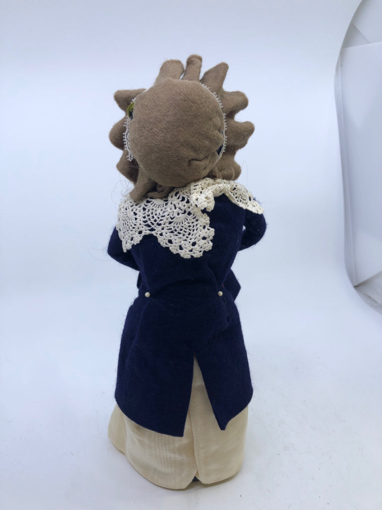 BYERS' CHOICE WOMAN IN BLUE DRESS HOLDING CHILD-1992.