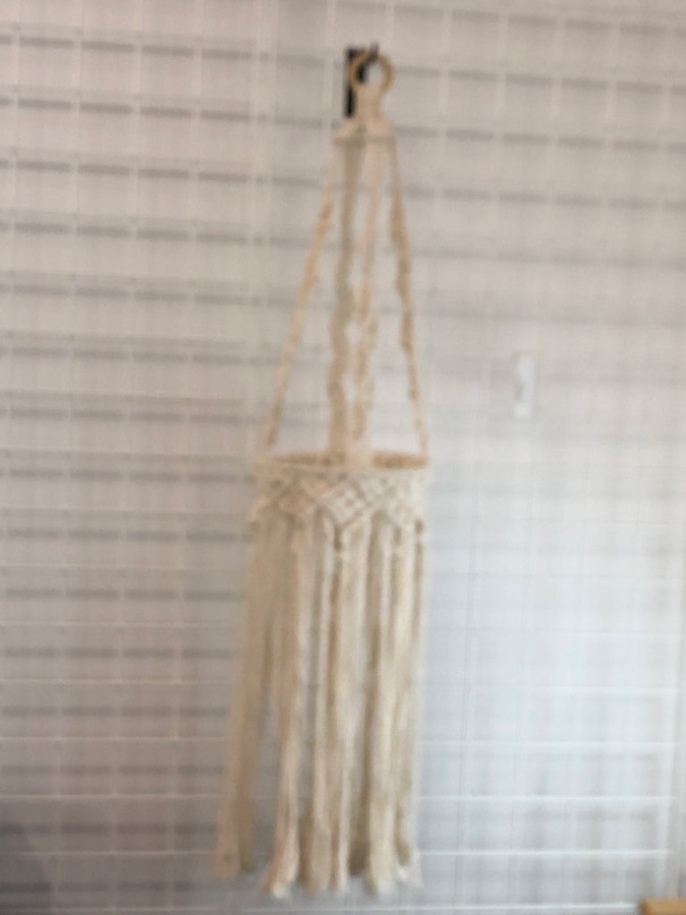 HANGING MACRAME PLANT HOLDER.