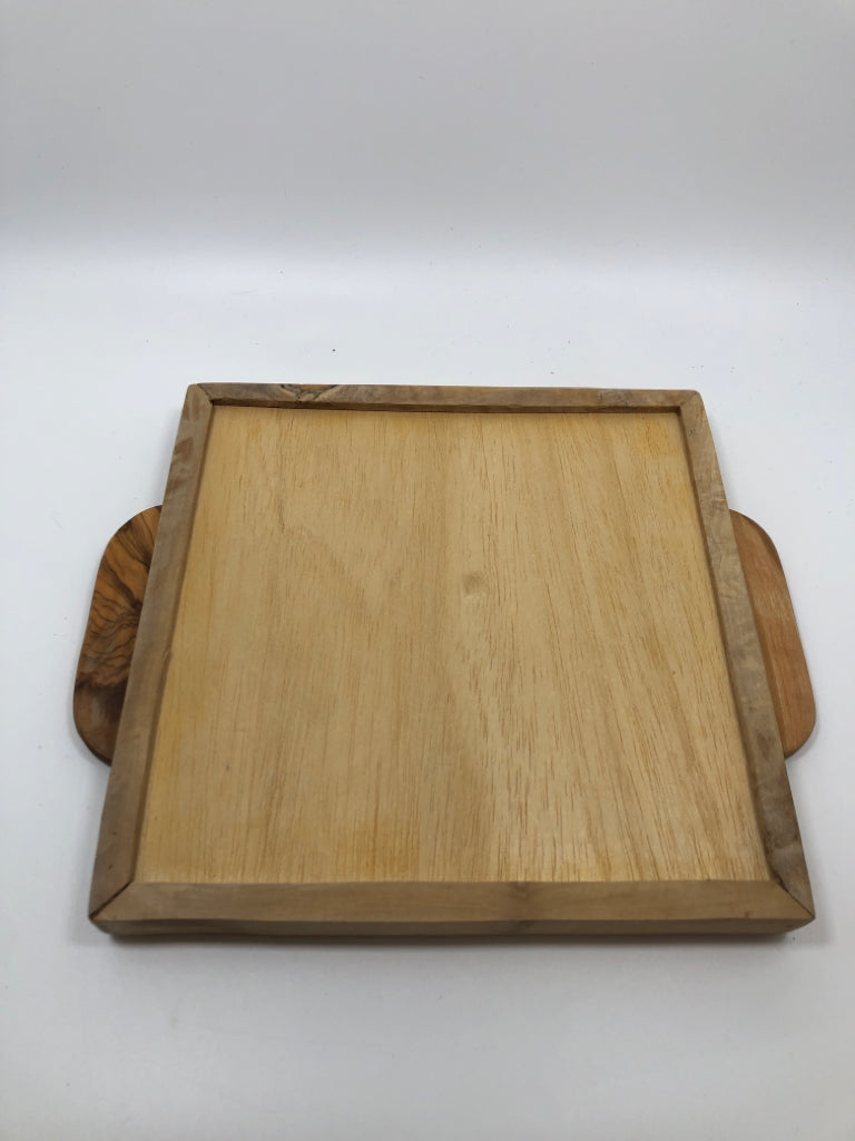 SQUARE BLUE/WHITE PATTERN SERVING TRAY.