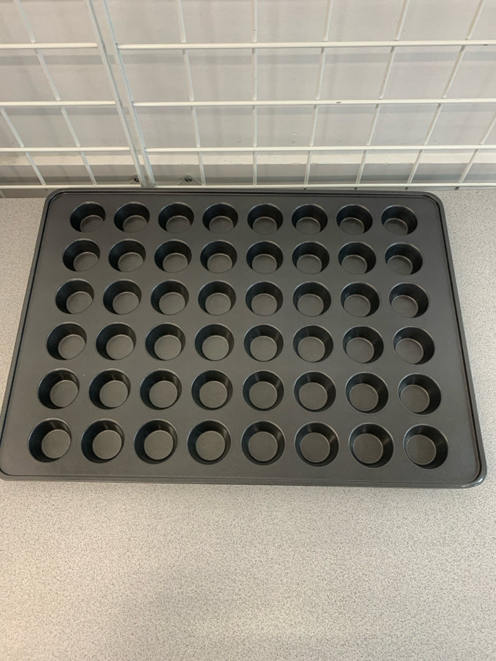 48-SLOT MINI CUPCAKE PAN.