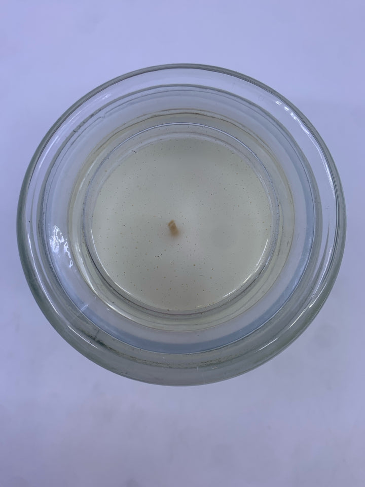 VANILLA CHAI CANDLE.