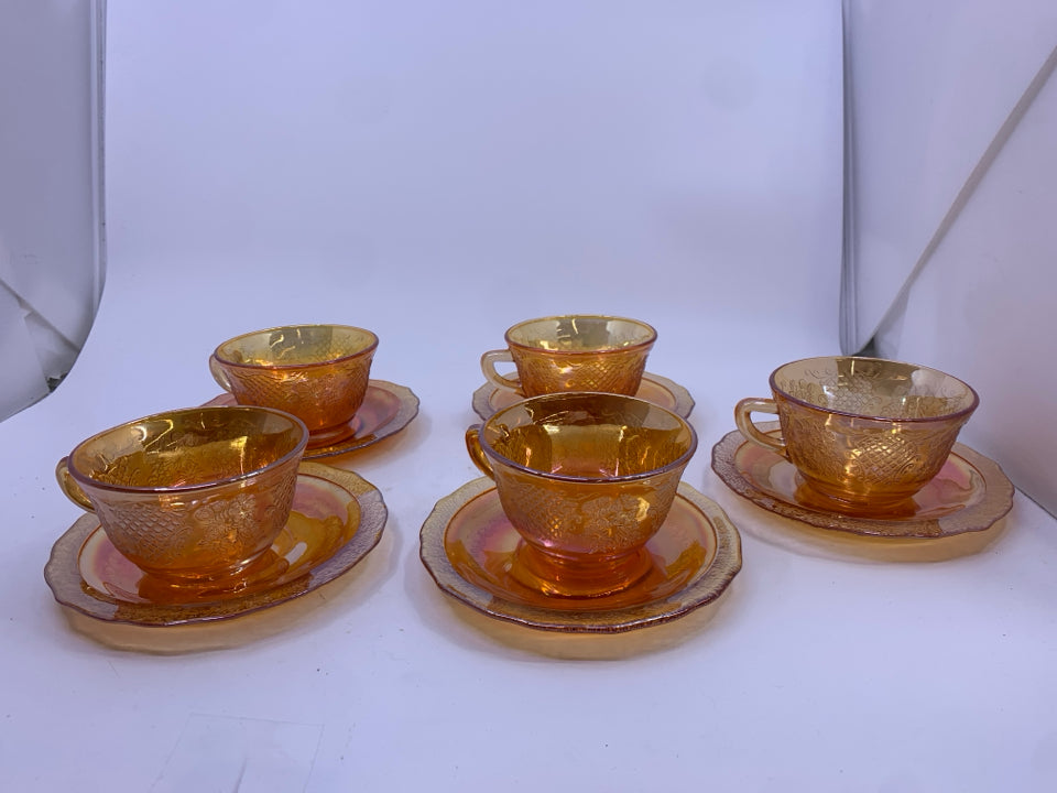 10 PC VTG ETCHED CARNIVAL GLASS 5 CUPS + 5 SAUCERS.