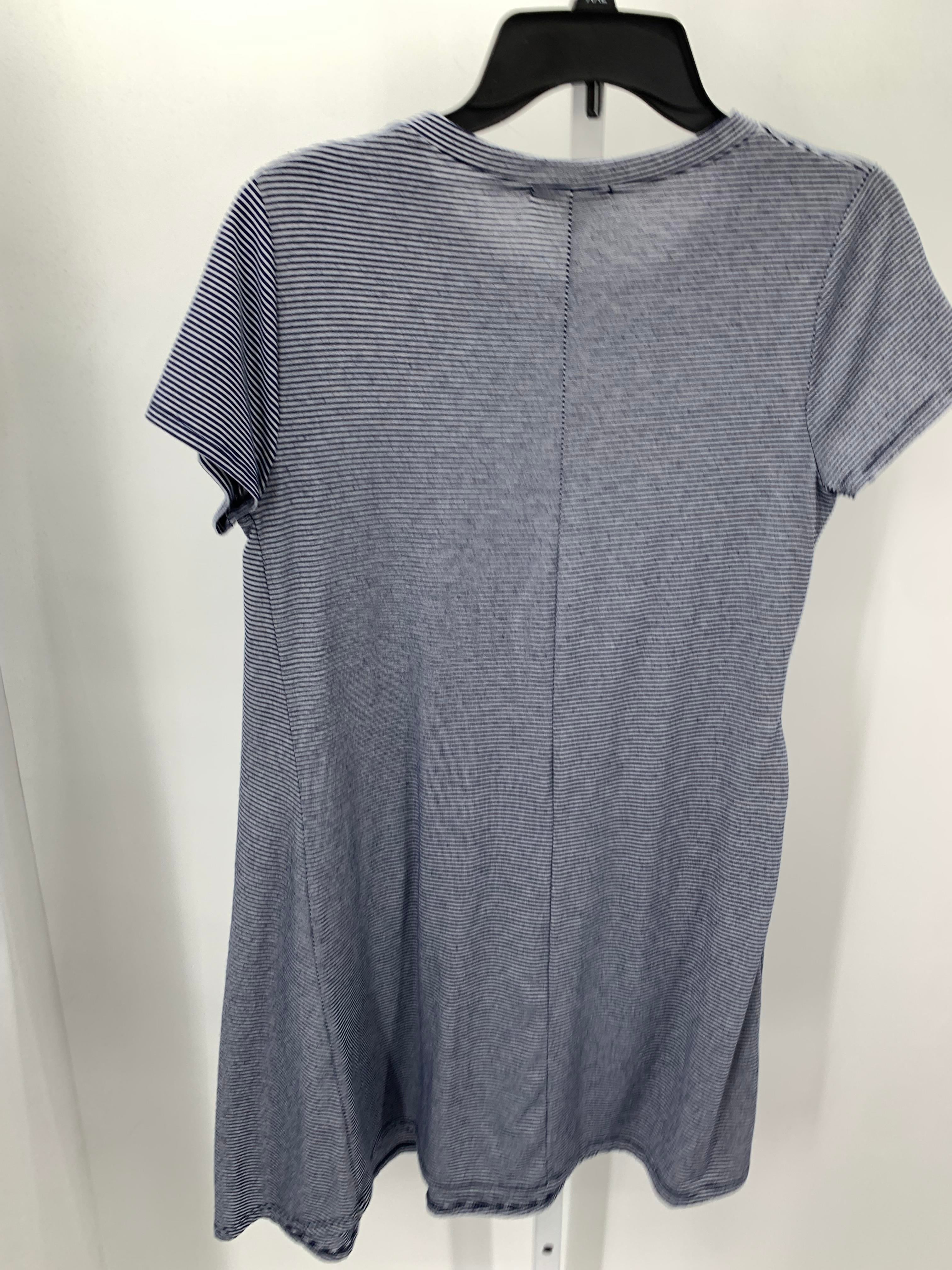 Size Medium Juniors Short Sleeve Dress