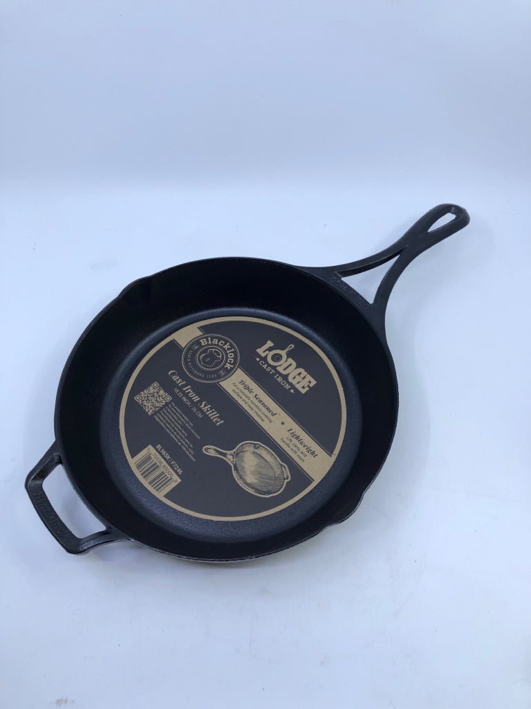 NEW LODGE CAST IRON SKILLET.