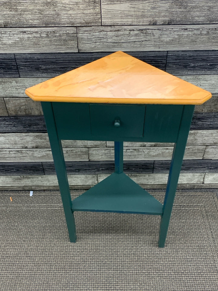 GREEN CORNER TABLE W/DRAWER.