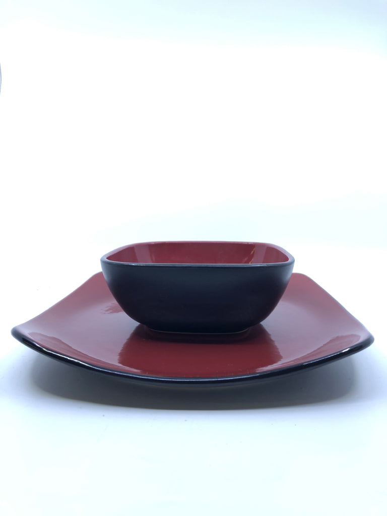 2PC RED/BLACK CHIP AND DIP SERVER.