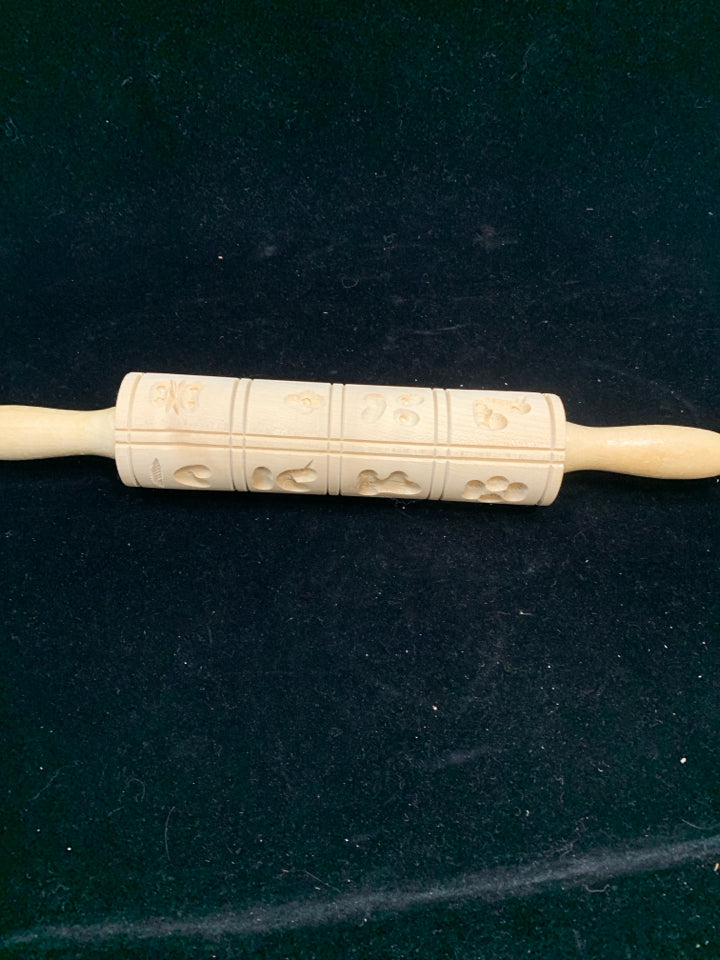 EMBOSSED SHORTBREAD ROLLING PIN.