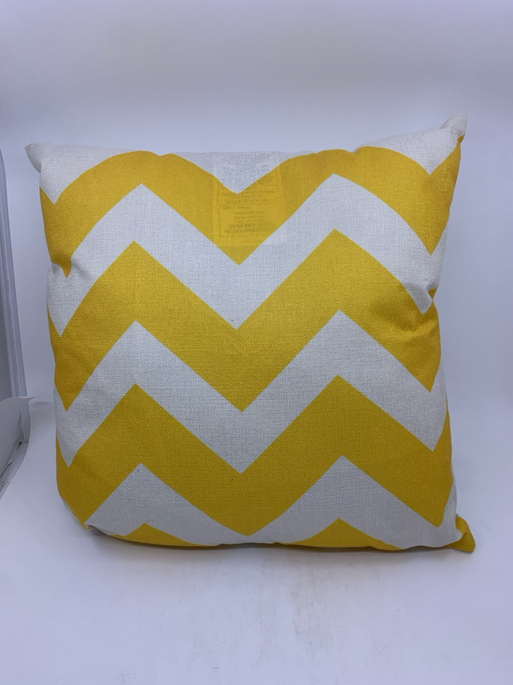 YELLOW ZIGZAG PILLOW.