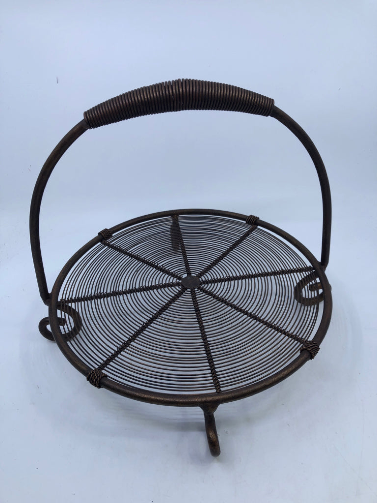 RUST COLOR METAL FOOTED CAKE STAND W/ HANDLE.