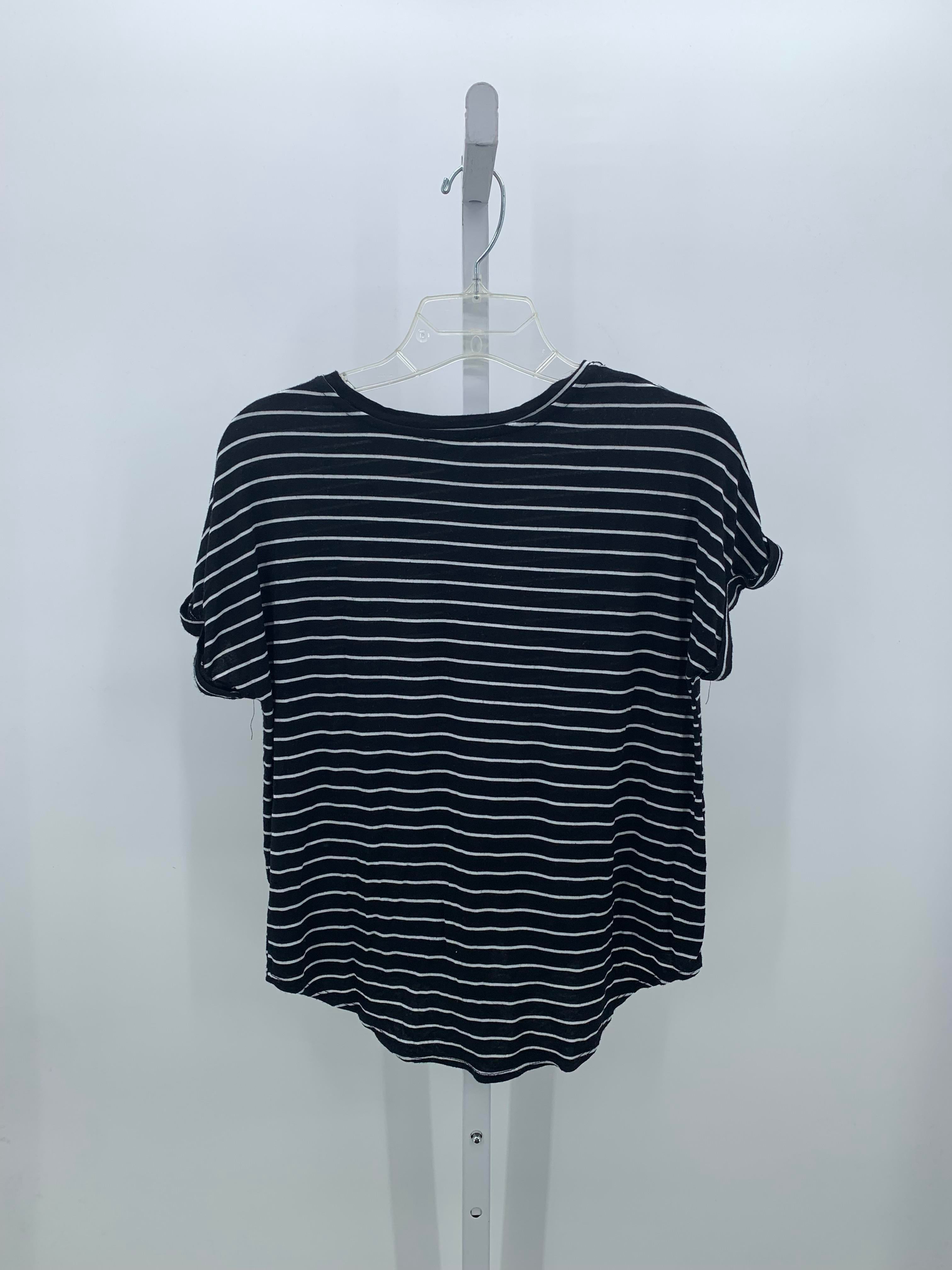 Crown of Hearts Size Large Juniors Short Sleeve Shirt