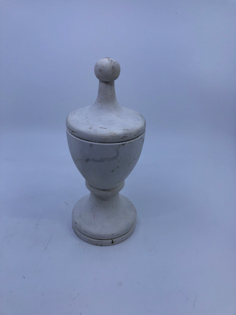 DISTRESSED CHESS PIECE DECOR FINIAL.