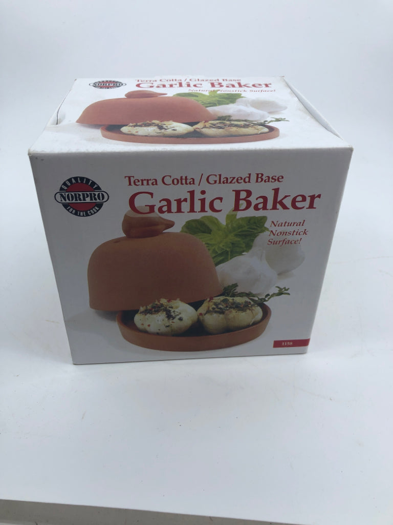 NIB GARLIC BAKER.